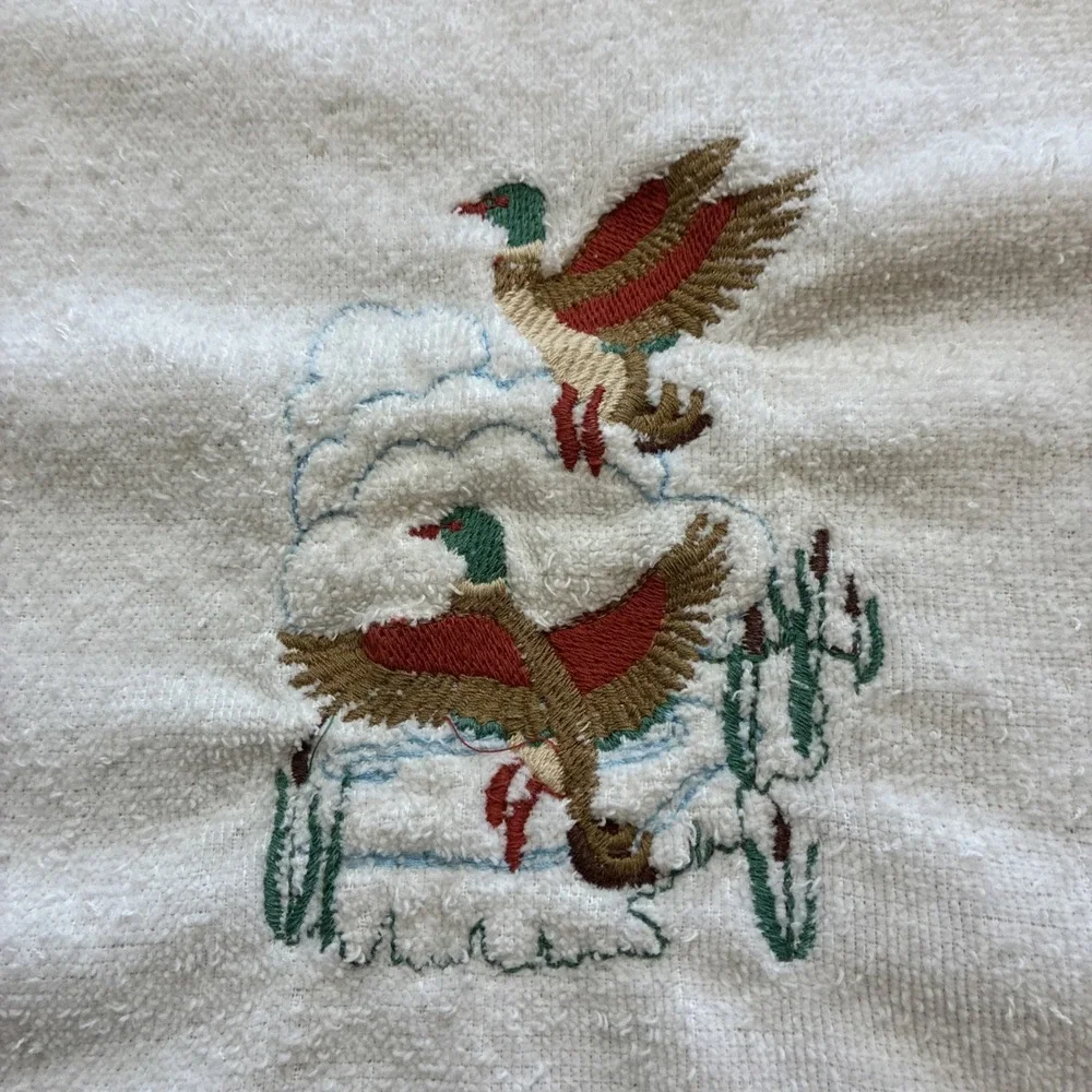 Vtg Fine Fashion Towel Set Bath Hand Washcloth Machine Embroidered Ducks 3 Piece